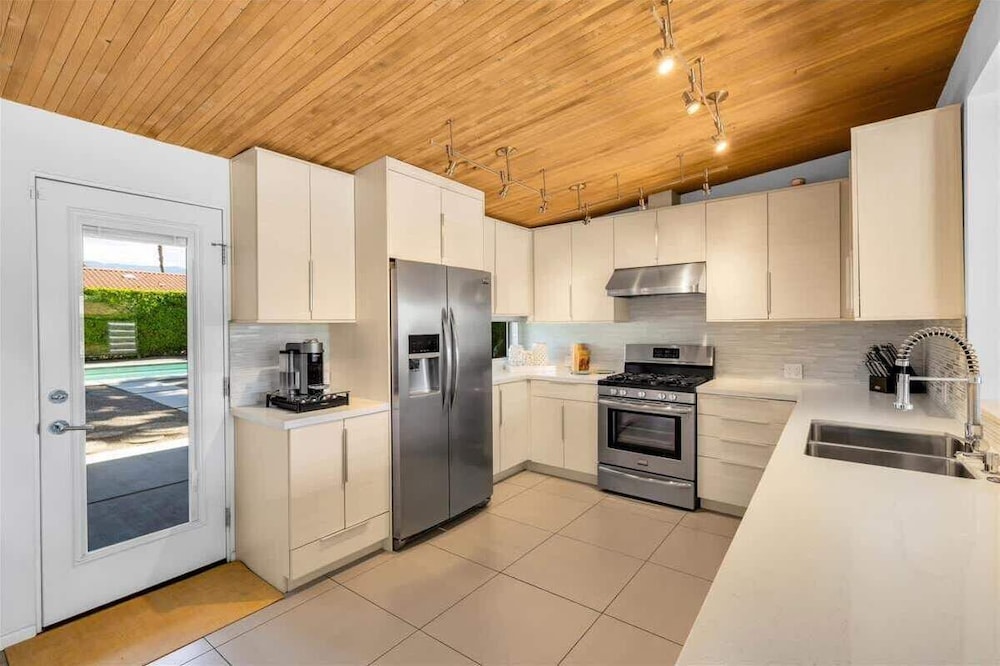 Modern Paradise at Sonora