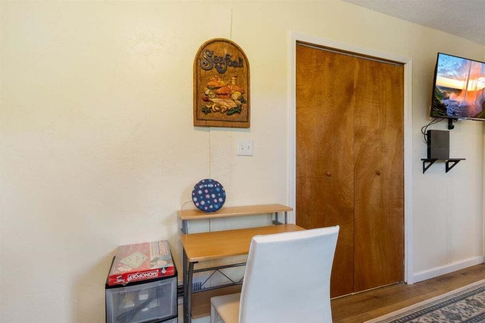 Lakefront Home, Private Dock + Kayaks,arcade Games, Pet Friendly