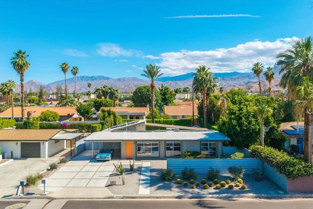 Modern Paradise at Sonora
