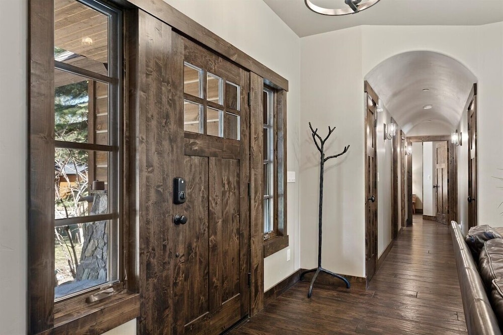 Cyh1012 - Hidden Cedar 5 Bedroom Home