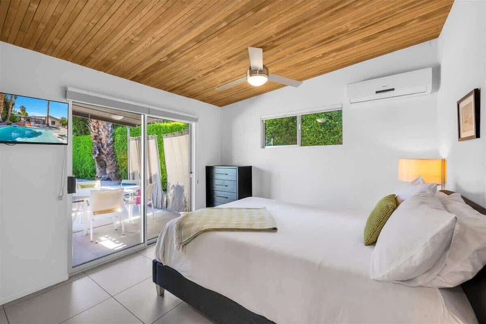 Modern Paradise at Sonora