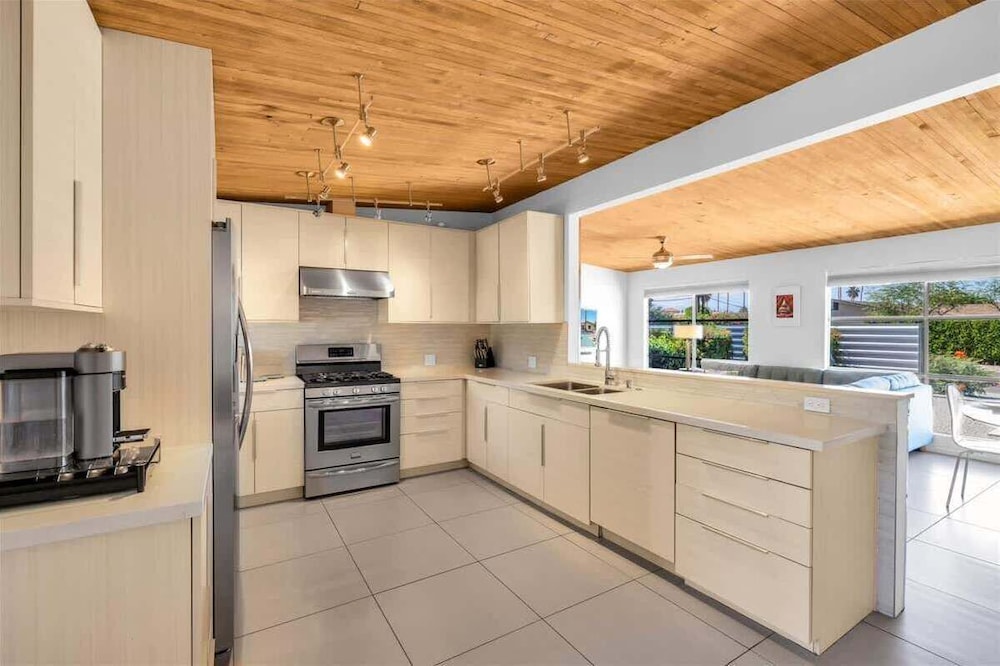 Modern Paradise at Sonora