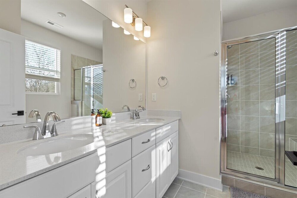 Luxe King 4BR Townhouse in Uptown CLT