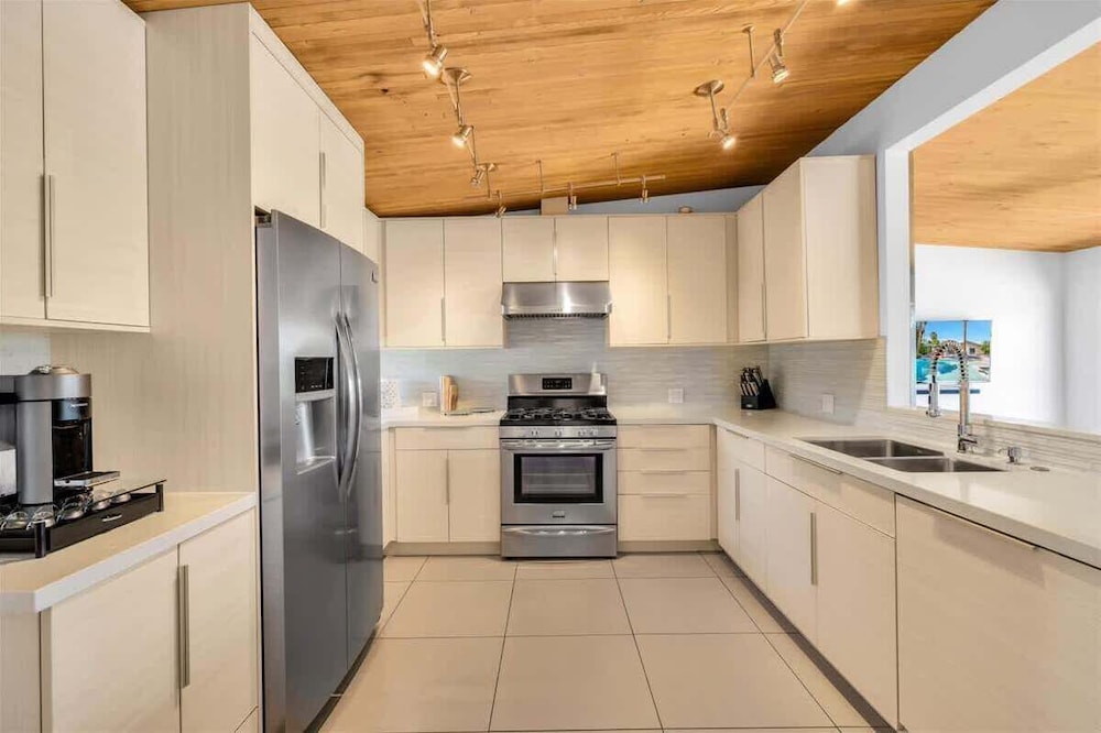 Modern Paradise at Sonora