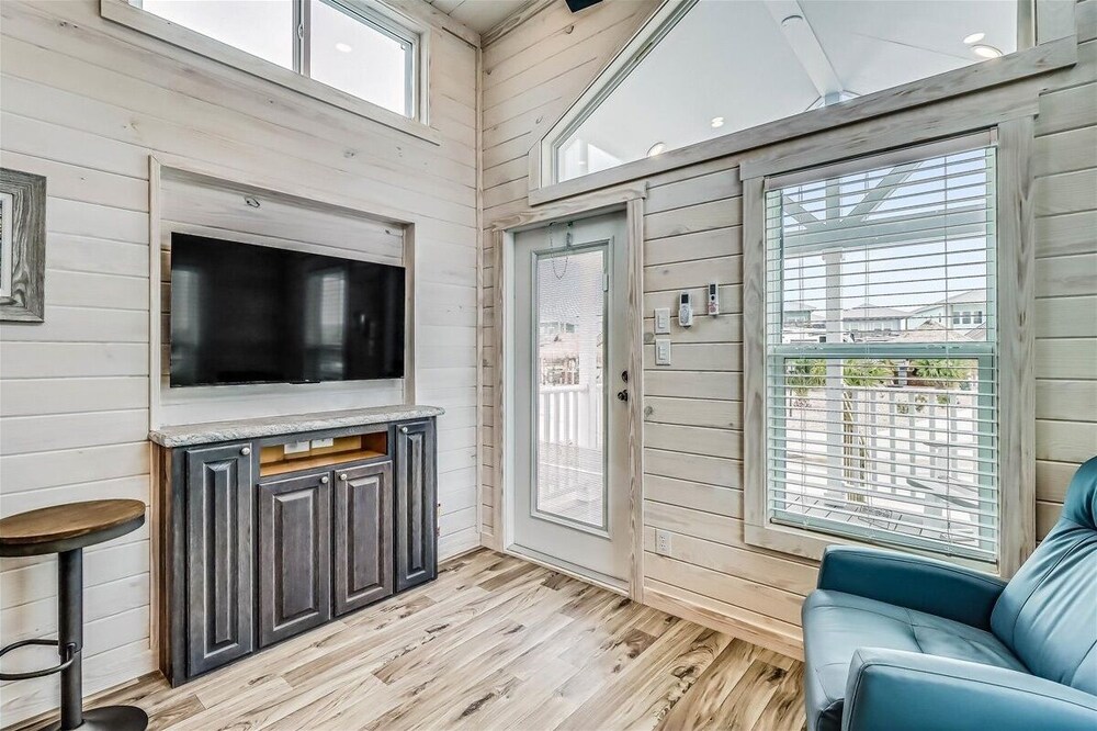 Margarita Time Sfth1 1 Bedroom Home by RedAwning view 4