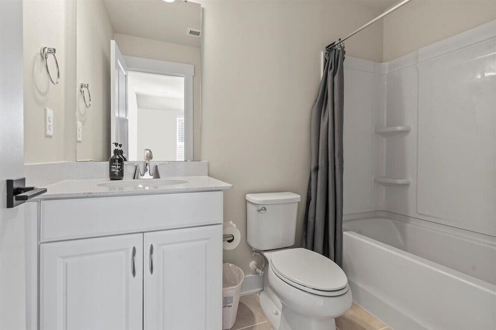 Luxe King 4BR Townhouse in Uptown CLT