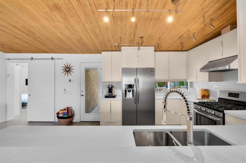 Modern Paradise at Sonora