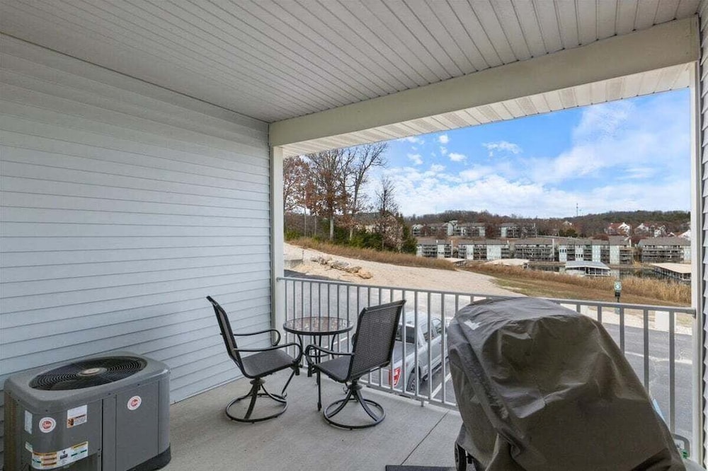 Stunning Main Channel Views, Screened Deck, & Pool