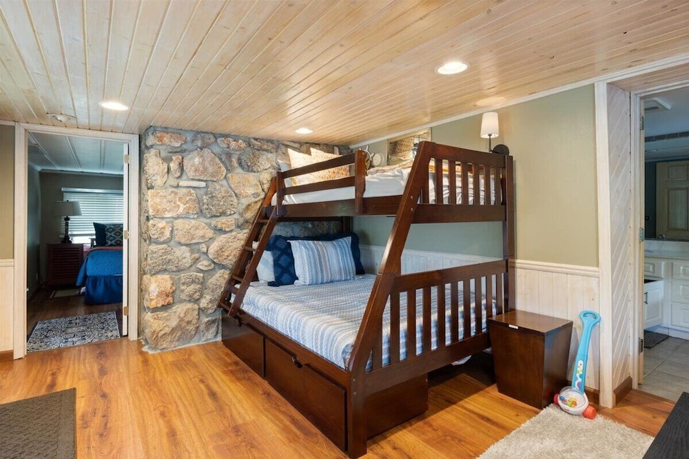 Lakefront Oasis With Skylights & Covered Boat Slip For Extra Adventure
