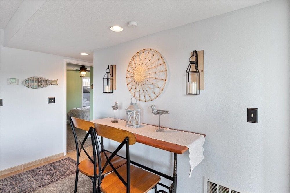 Lakefront Condo w/ Screened Patio, 3 Pools, Boat Slip in Osage Beach