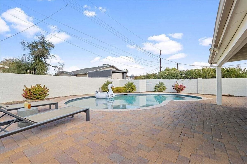 Fairway - Pool & Mini Golf - 5 Mins to Old Town