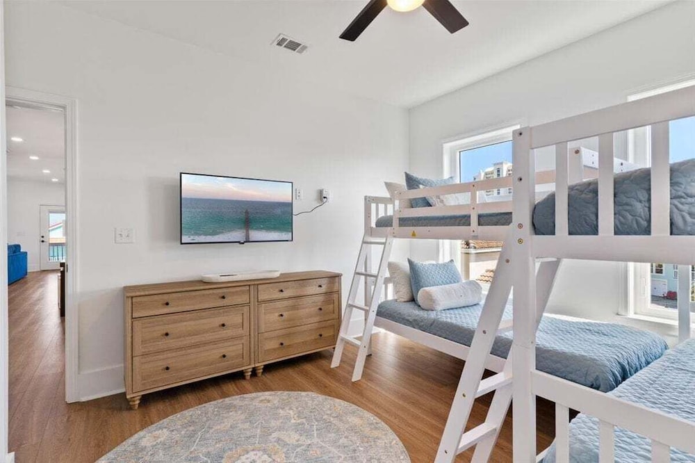 Surf And Sound 6 Bedroom Home