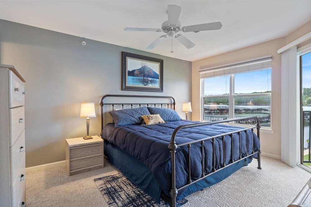 Relaxing Lakefront Condo w/ 2 Heated Pools, Boat Ramp & Slip, Near Golf & Parks