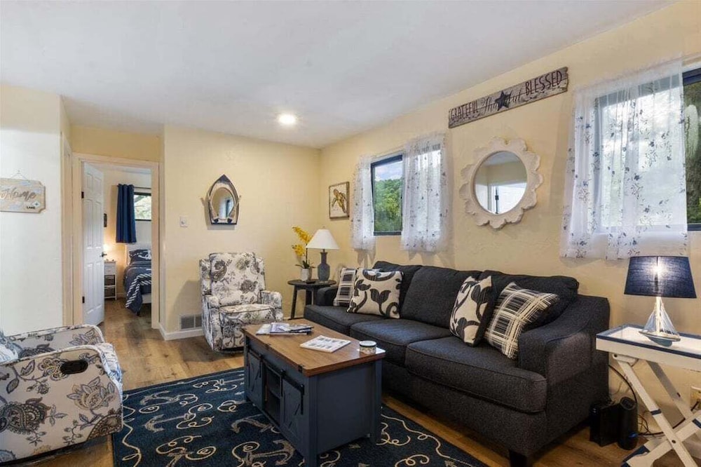 Lakefront Home, Private Dock + Kayaks,arcade Games, Pet Friendly