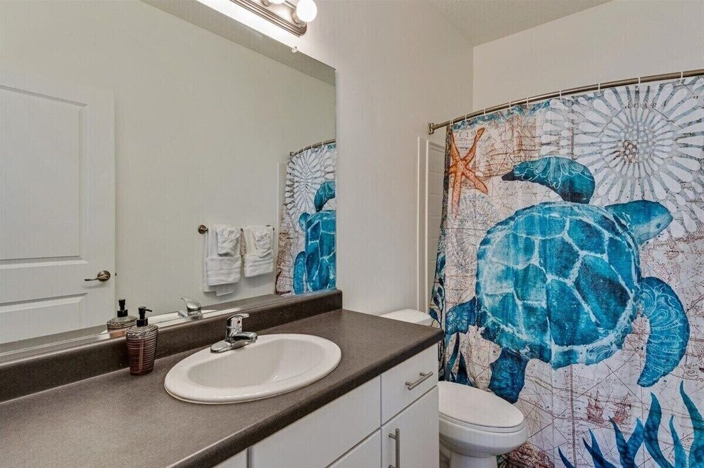 Modern w/ Pool, Gym, Hottub, Golf, Pet Friendly!