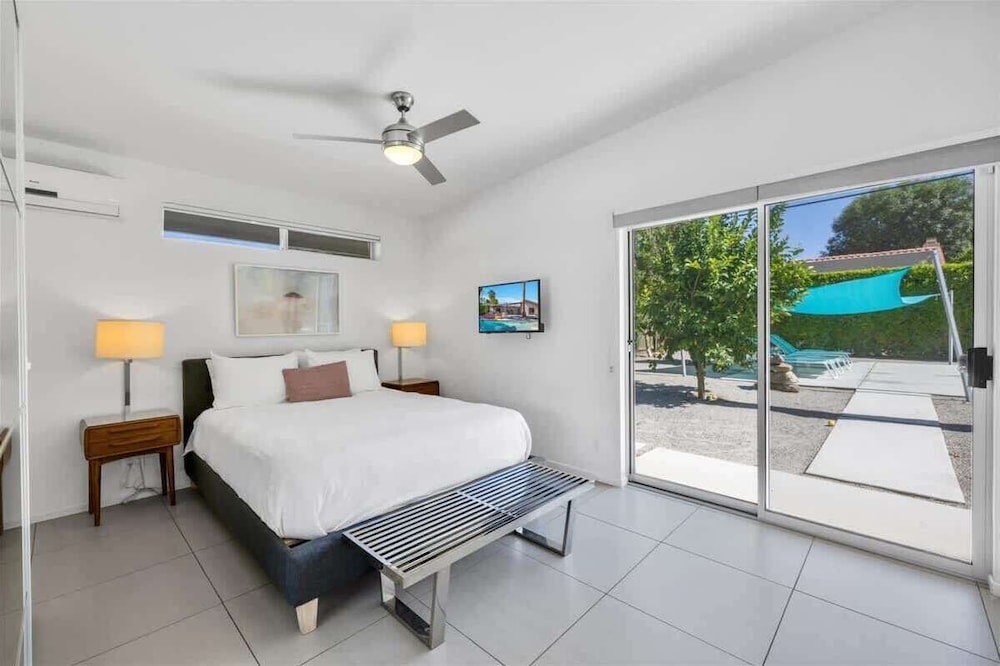 Modern Paradise at Sonora