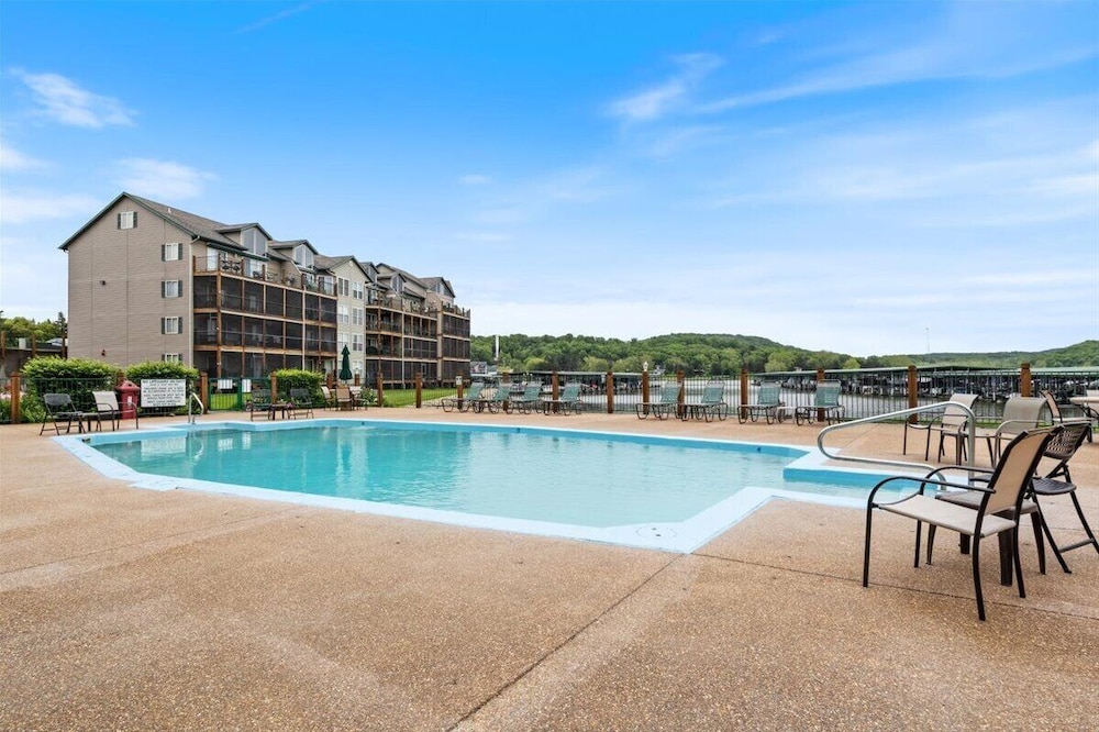Relaxing Lakefront Condo w/ 2 Heated Pools, Boat Ramp & Slip, Near Golf & Parks
