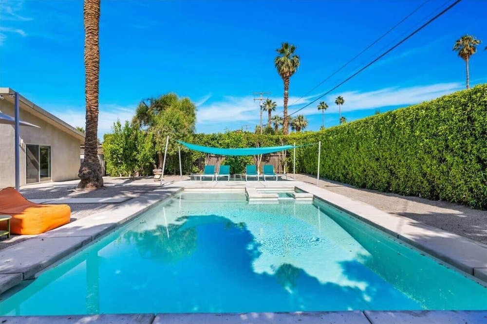 Modern Paradise at Sonora
