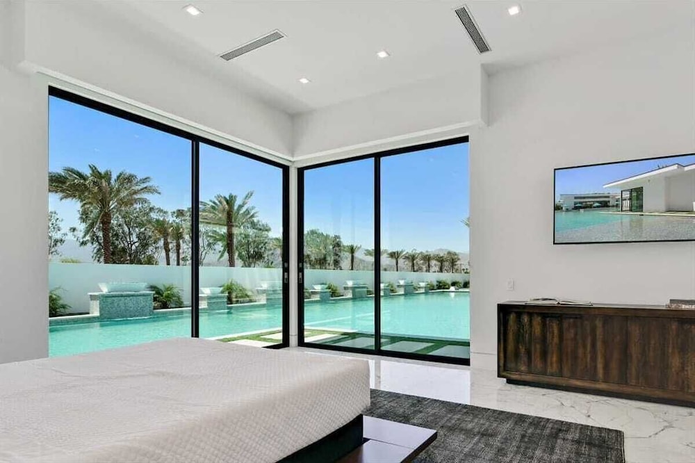 Sleeps 23 Luxury Villa w/ Pool, Hot Tub & Pickleball Court Bravo Villa 10