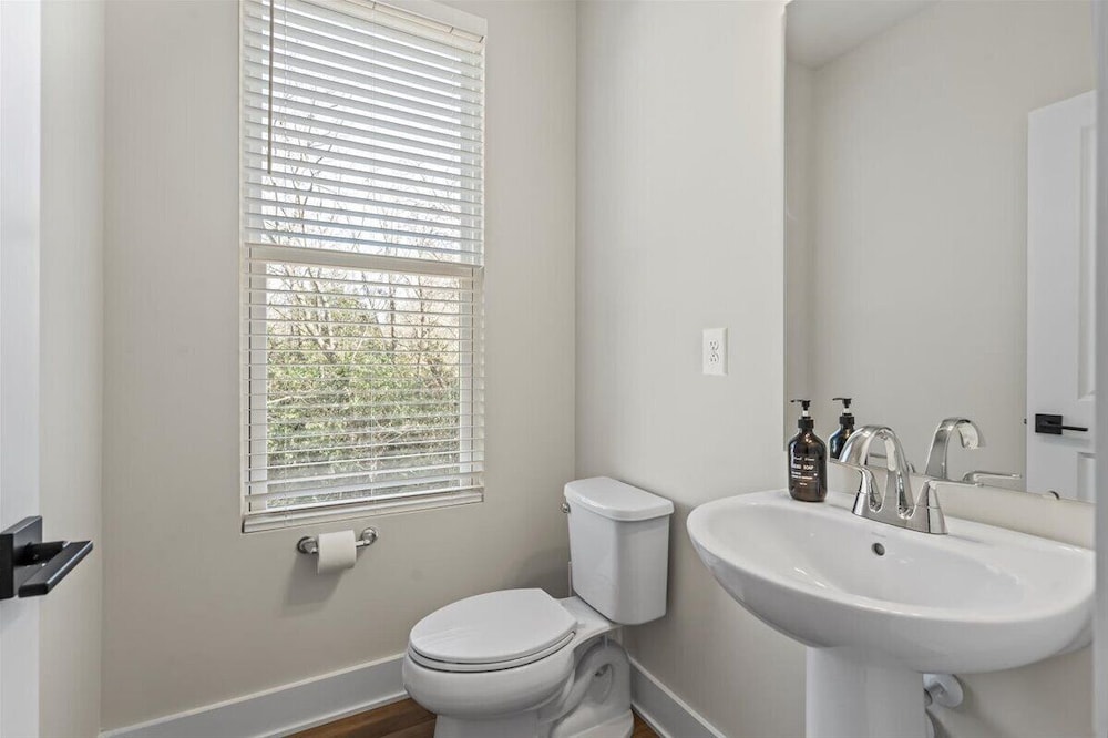 Luxe King 4BR Townhouse in Uptown CLT