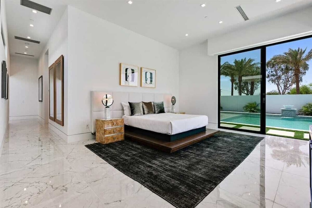 Sleeps 23 Luxury Villa w/ Pool, Hot Tub & Pickleball Court Bravo Villa 10