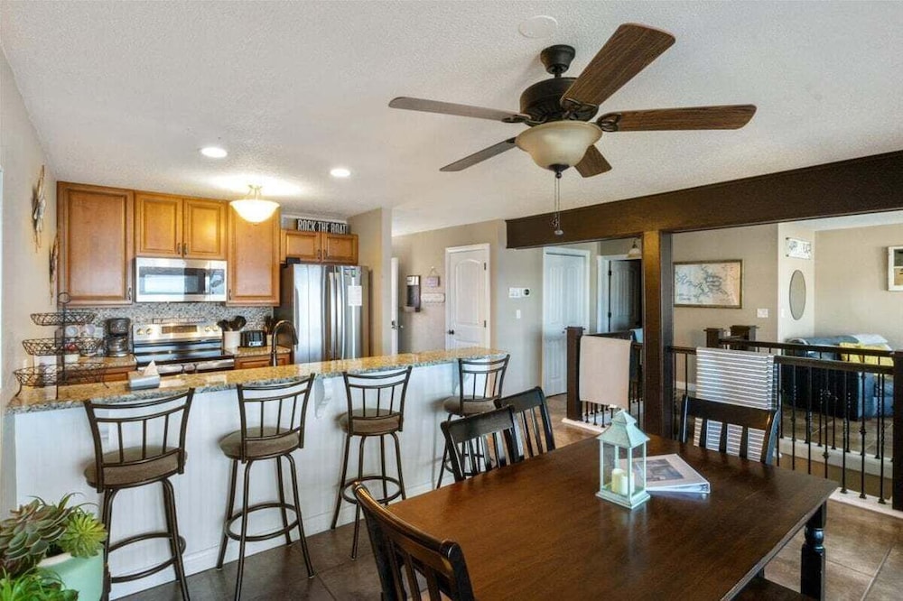 Spacious Family Friendly 3 Bed/3 Bath w/ Amazing Views, Lakeside Pool, & Boat Slip