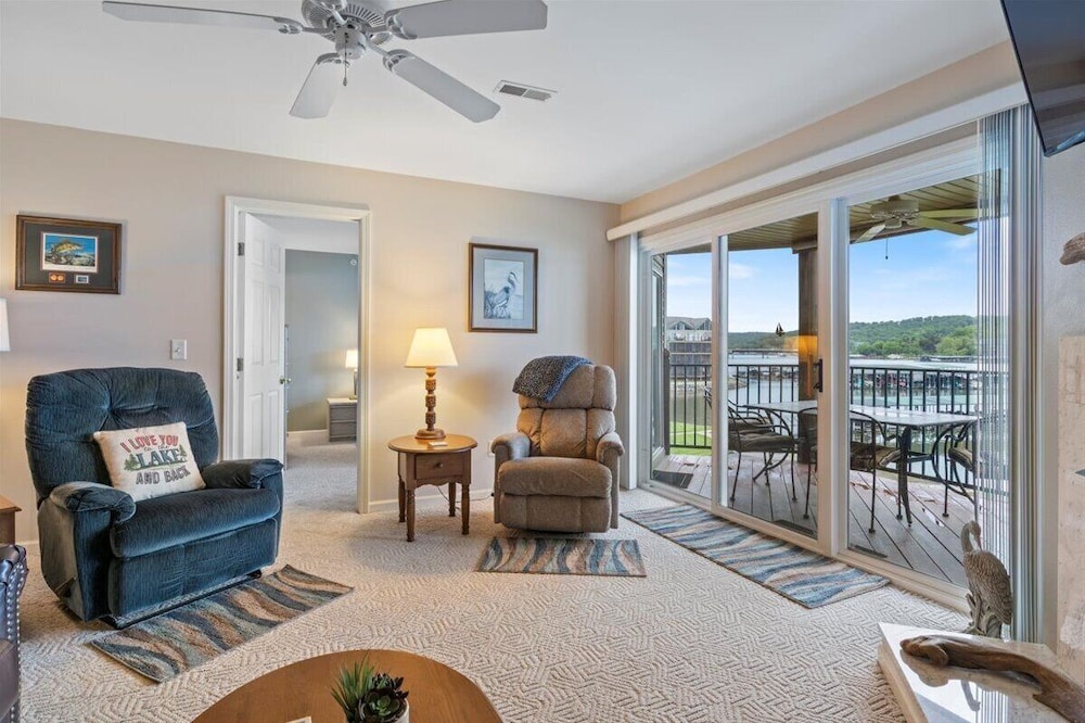 Relaxing Lakefront Condo w/ 2 Heated Pools, Boat Ramp & Slip, Near Golf & Parks
