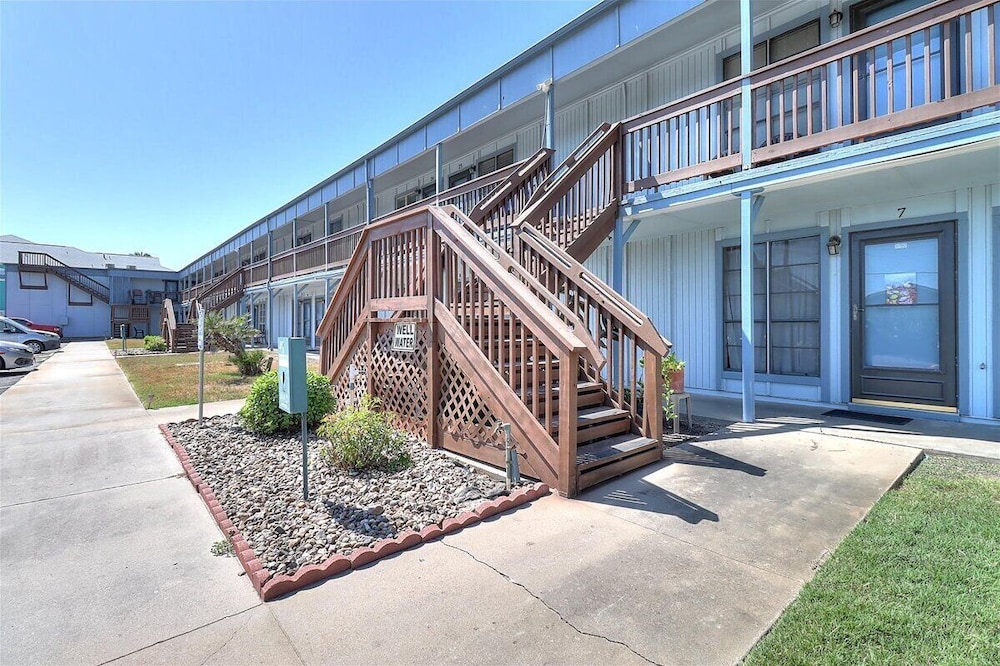 Cozy 1 Bedroom Budget Friendly view 2
