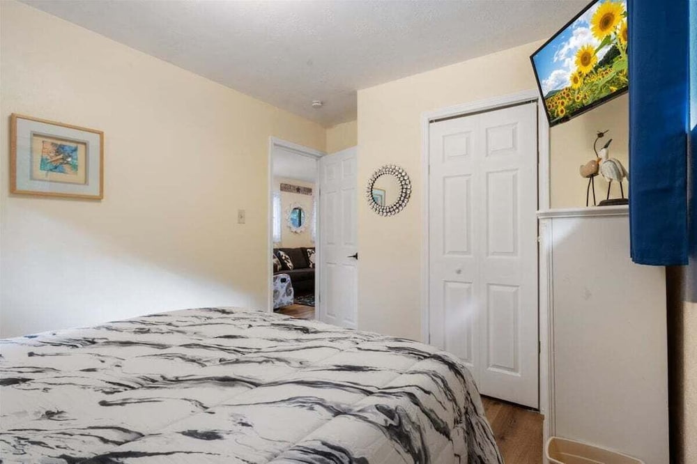 Lakefront Home, Private Dock + Kayaks,arcade Games, Pet Friendly