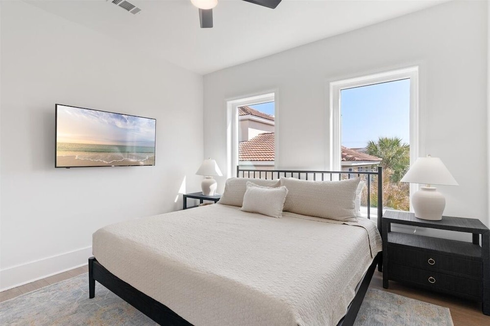 Surf And Sound 6 Bedroom Home