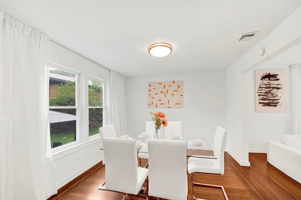 Modern Comfort in the Heart of NYC