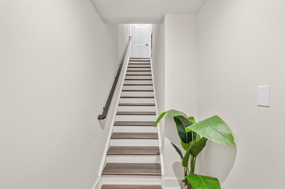 Luxe King 3BR Townhouse in Uptown CLT