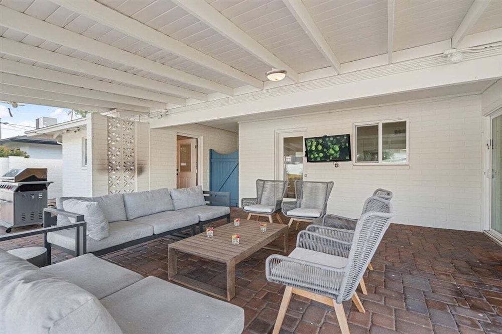Fairway - Pool & Mini Golf - 5 Mins to Old Town