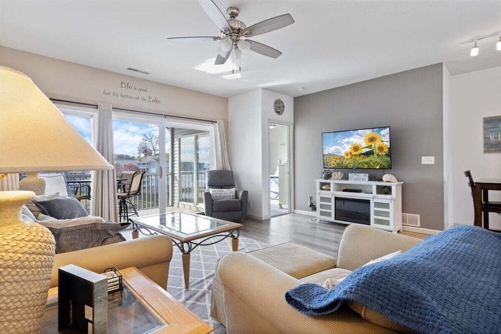 Stunning Main Channel Views, Screened Deck, & Pool