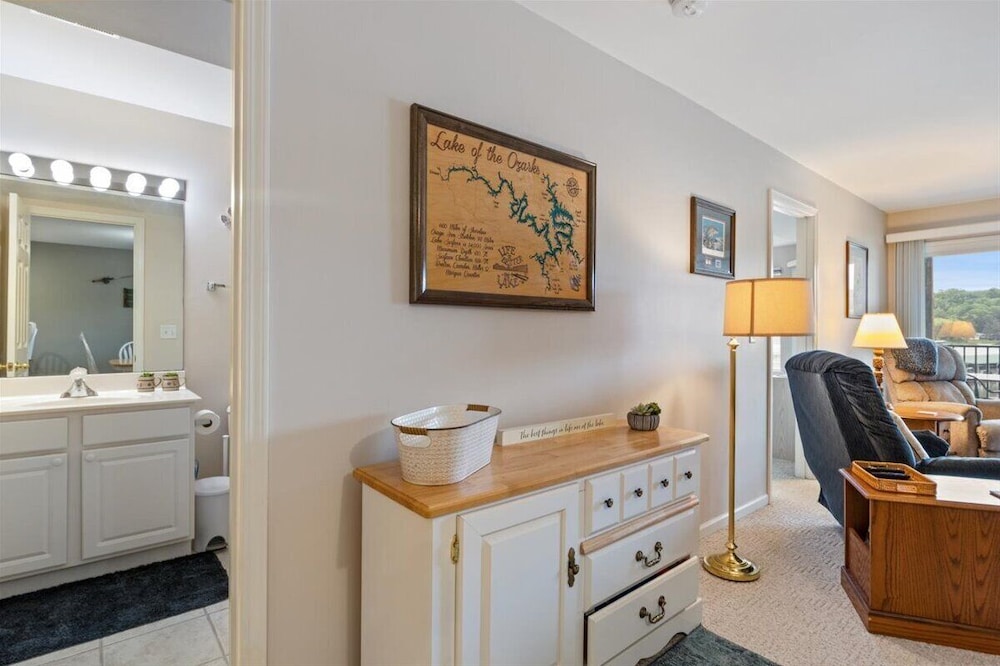 Relaxing Lakefront Condo w/ 2 Heated Pools, Boat Ramp & Slip, Near Golf & Parks