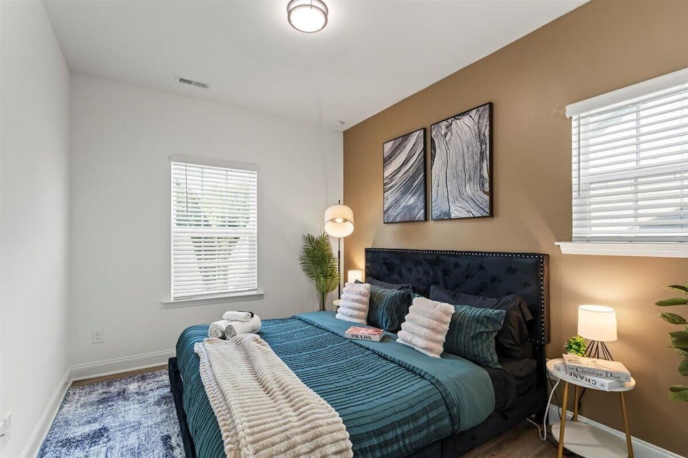 3BR Townhouse Mins to Uptown Charlotte