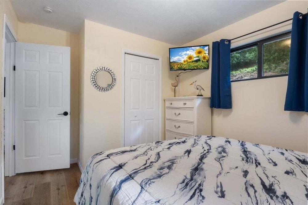 Lakefront Home, Private Dock + Kayaks,arcade Games, Pet Friendly