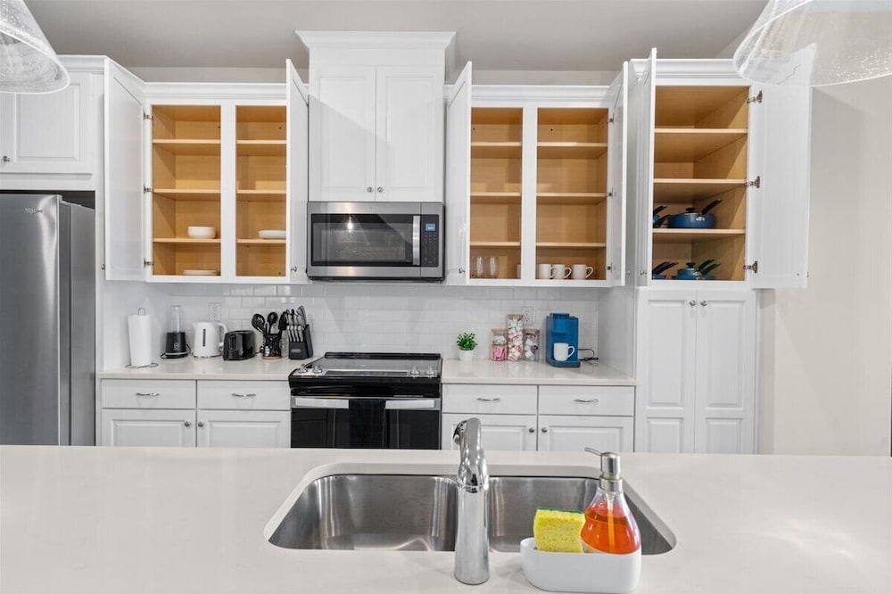 Luxe King 3BR Townhouse in Uptown CLT