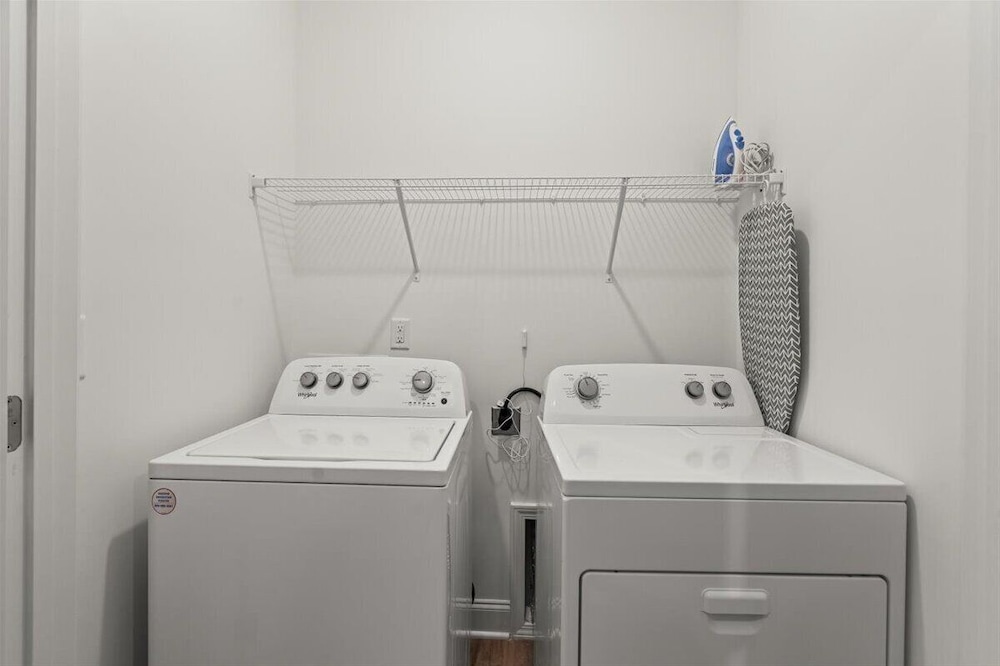 3BR Townhouse Mins to Uptown Charlotte