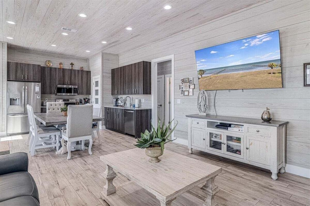 Tranquil Waters 8 Bedroom Home