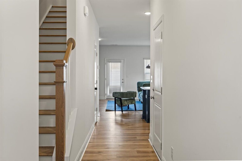 3BR Townhouse Mins to Uptown Charlotte