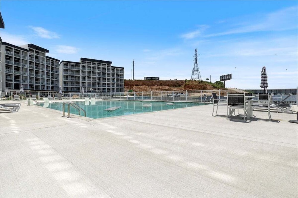 19mm Family-friendly, Bunks & Games at Topsider w/ 2 Pools