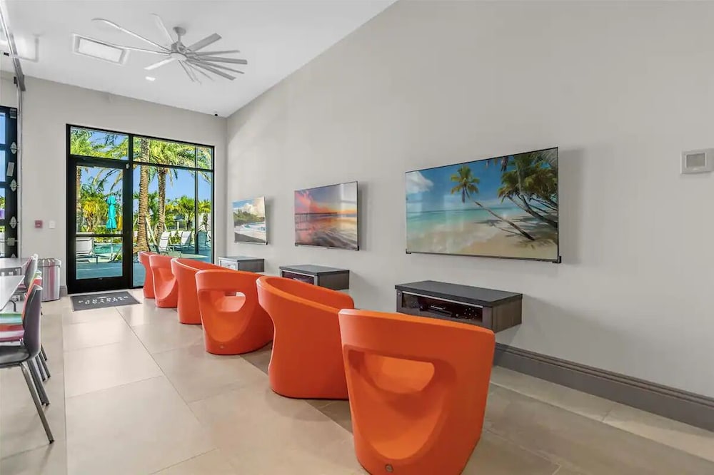Luxurious 15br Villa With Lake View & Game/theater