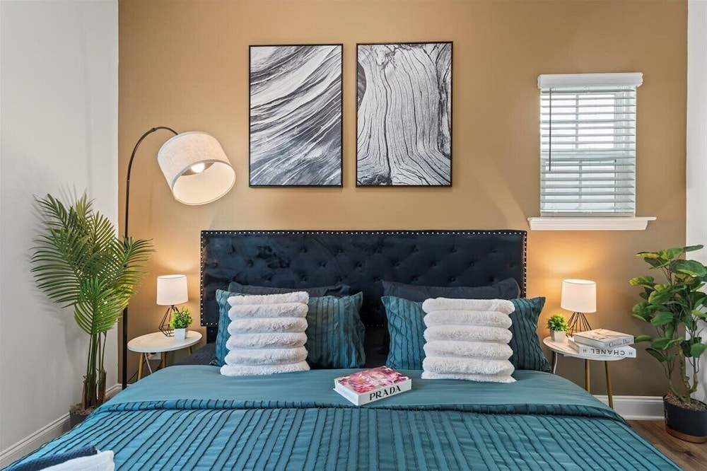 3BR Townhouse Mins to Uptown Charlotte