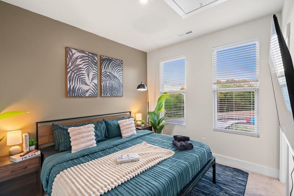 3BR King Townhouse in Uptown CLT