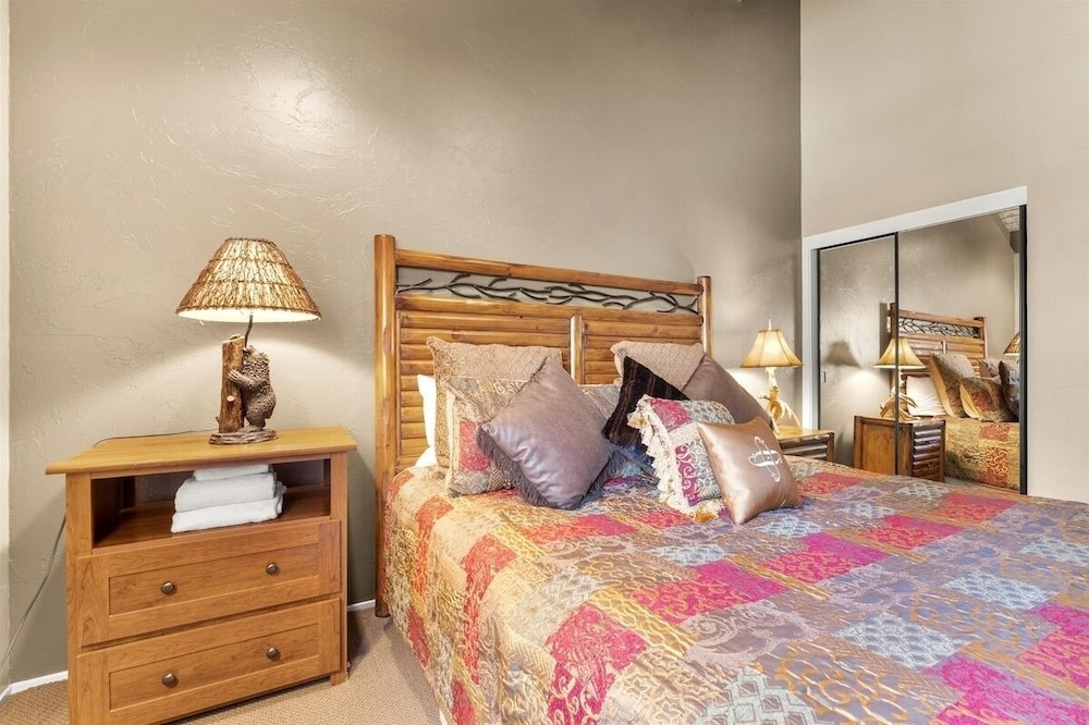 Lake Tahoe Vacations - Swimsuit Required 4 Bedroom Home by RedAwning - Property Image 35