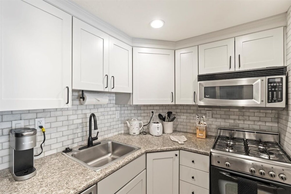 Villa 3023 1 Bed 1 Bath Full Kitchen 1 Bedroom Villa