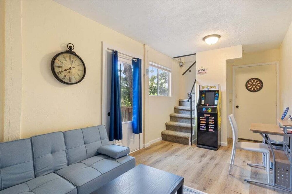 Lakefront Home, Private Dock + Kayaks,arcade Games, Pet Friendly