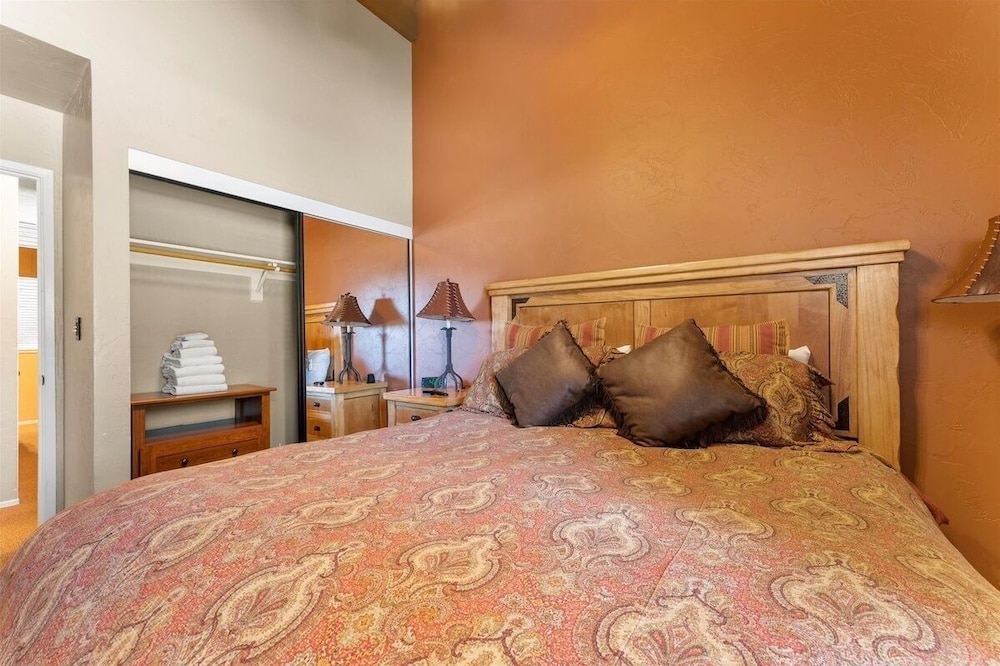 Lake Tahoe Vacations - Swimsuit Required 4 Bedroom Home by RedAwning - Property Image 38