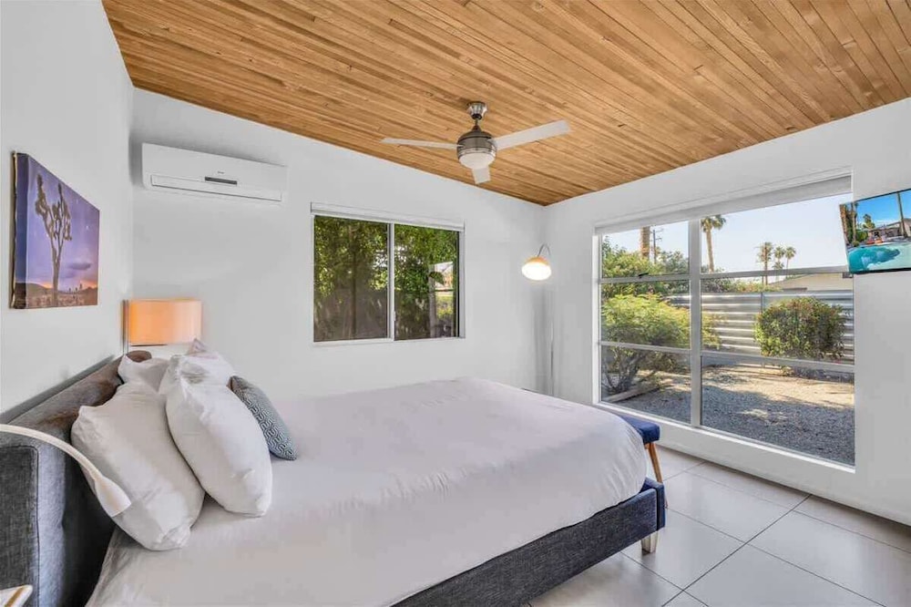 Modern Paradise at Sonora